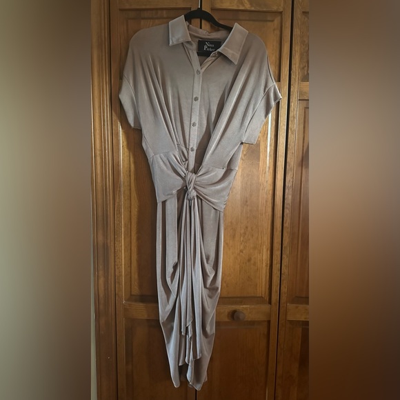 Bought for a work function! Felt absolutely beautiful in it! Worn only once. - Picture 2 of 2